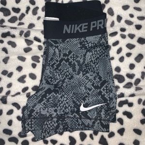 Nike Pros Snakeskin